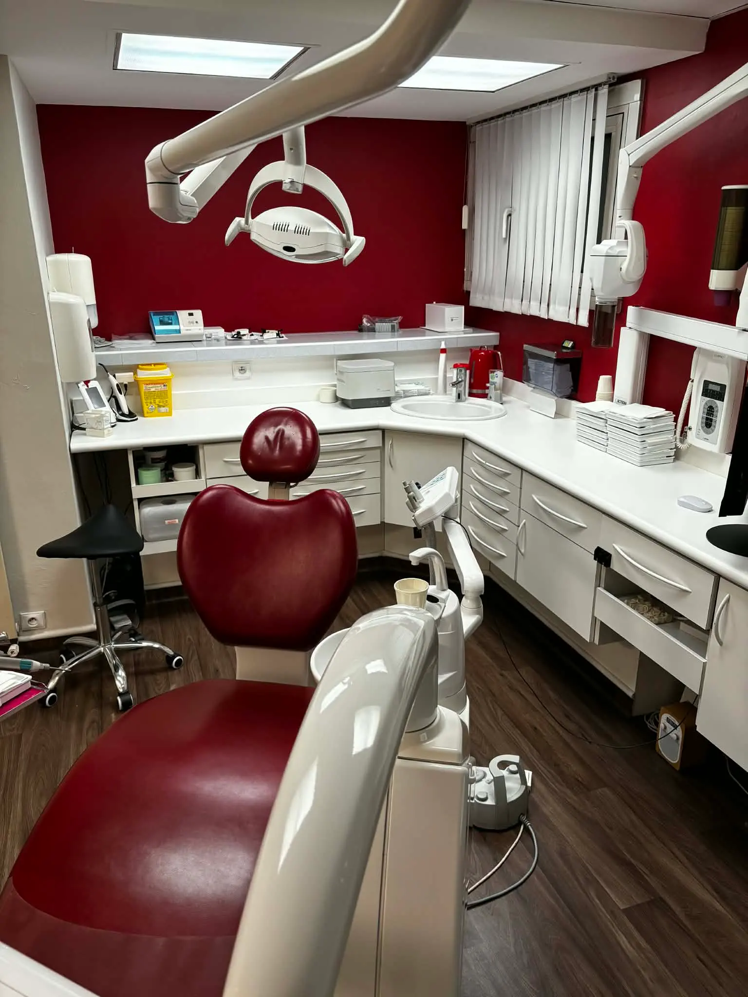Salle de soins équipée pour l'implantologie